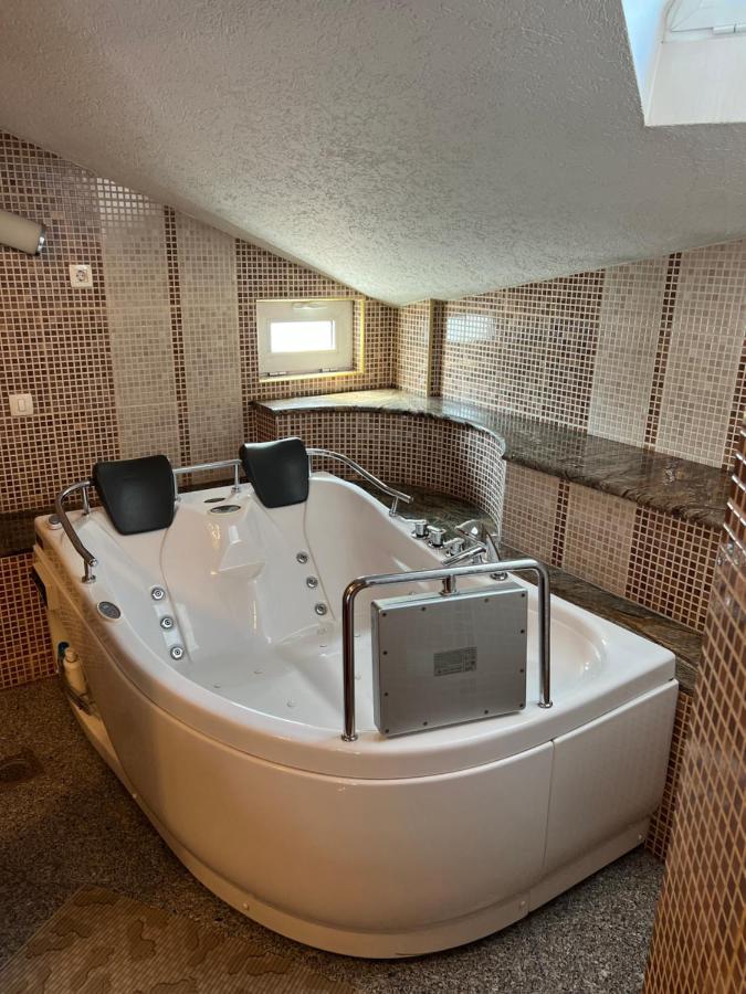 Hotel Royal Bijelo Polje Bagian luar foto